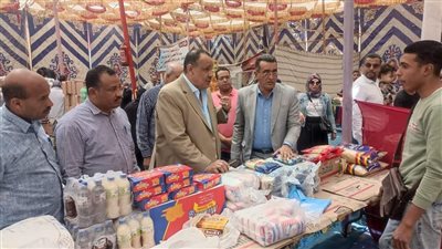 سكرتير عام محافظة الأقصر يطالب بوضع قائمة أسعار على المنتجات الاستهلاكية 