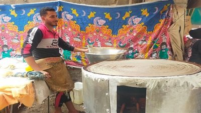 ملك الكنافة اليدوية بالشرقية: بشتغل في المهنة منذ 30 عاما وعلمتها للعائلة (فيديو) 