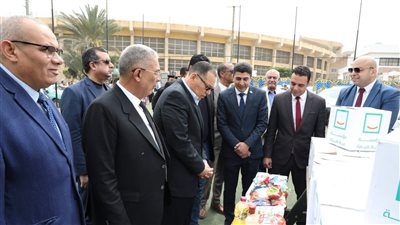 محافظ الشرقية: 40 ألف كرتونة من مبادرة كتف بكتف 