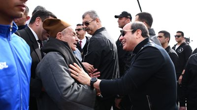  السيسي لأسر طلبة الشرطة: ما تأكلوش الطلبة كتير