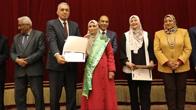 نائب محافظ المنيا يشهد حفل تكريم الأمهات المثاليات