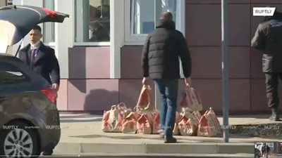 وجبات أمريكية تذيب التوتر بين بكين وواشنطن في موسكو