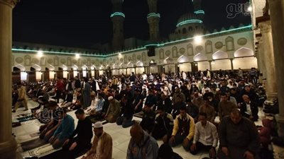 صلاة العشاء والتراويح من مسجد الحسين (بث مباشر)