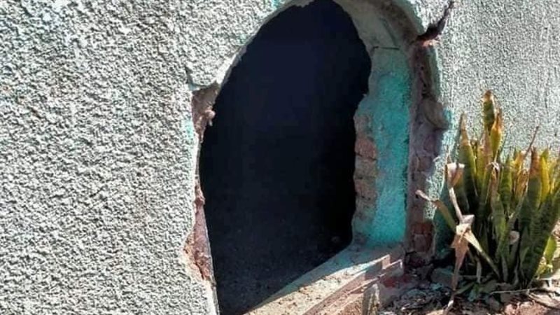 سرقة أبواب المقابر،