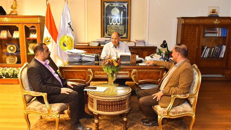 اجتماع محافظ أسيوط،