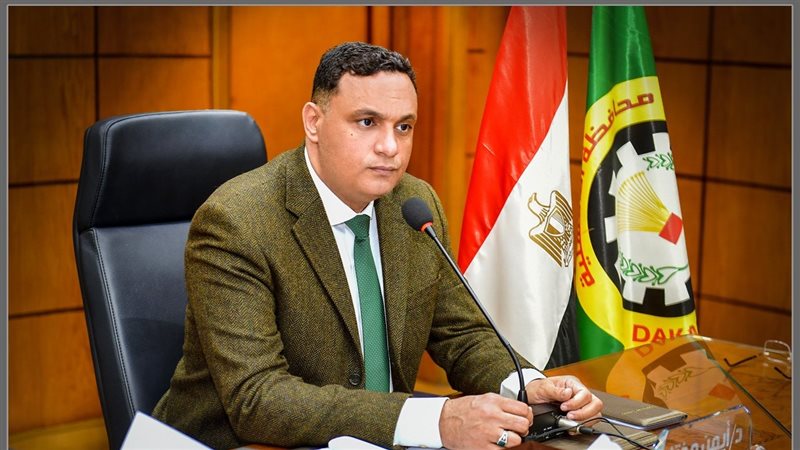 الدكتور أيمن مختار