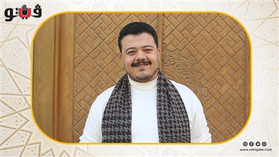 المنشد أحمد العمري يشدو بابتهال لما بدا في الأ فق نور محمد كالبدر