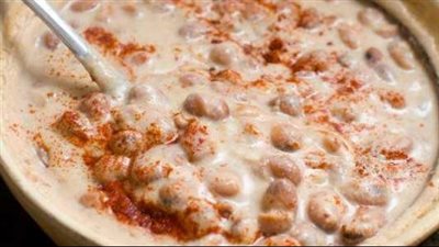 طريقة عمل الفول بالطحينة، طبق لذيذ وأساسي على سحور أول يوم رمضان 