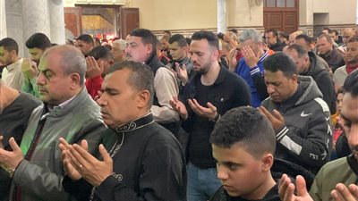امتلأت بالراكعين، مساجد مصر شكل تاني في أول ليالي رمضان (صور)