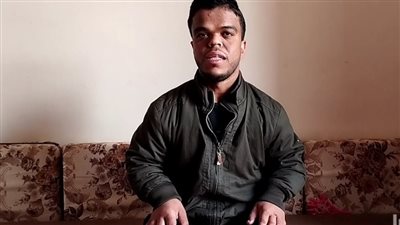 أحمد العش شاب من ذوي الهمم يبدع في الإنشاد الديني بالبحيرة (فيديو وصور)