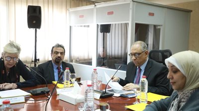 الصحة تبحث توسيع حملات الوعي المجتمعي ببرامج الصحة الإنجابية 