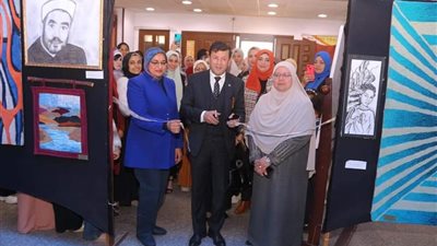 قومي المرأة ينظم الملتقى الأول للفن التشكيلي بمكتبة مصر العامة بدمياط 