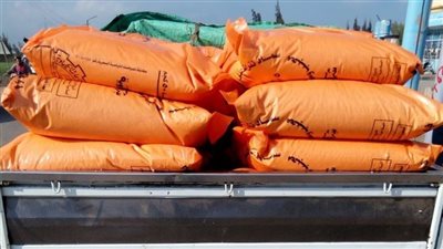 ضبط نصف طن دقيق مدعم قبل تهريبه للسوق السوداء في الشرقية