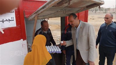 سكرتير مساعد بني سويف يتابع سير العمل بمحطة إنتاج بيض المائدة