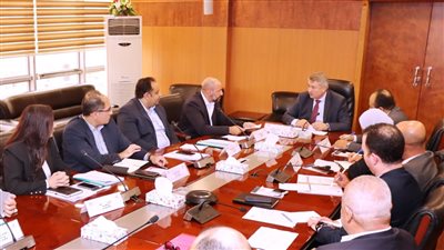 التنمية الصناعية: نناقش موقف أعمال الترفيق لتطوير 4 مناطق صناعية بالصعيد 