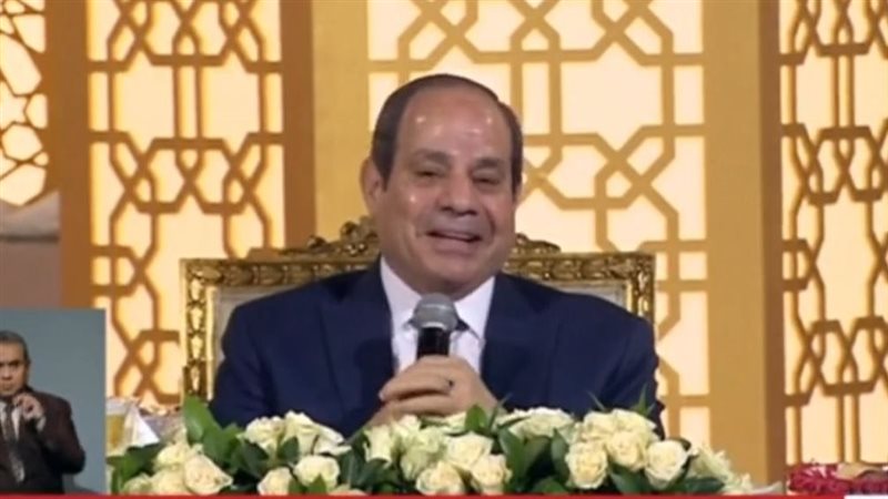 السيسي يشارك في مائدة