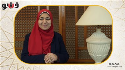 هل الأفضل صلاة المرأة للتراويح في منزلها أم المسجد؟ رد حاسم من الأزهر (فيديو)