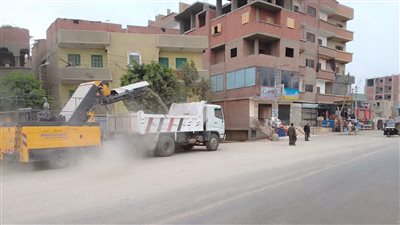 رفع 645 طن مخلفات وتسوية وتمهيد طرق خلال حملات بـ 5 مراكز بأسيوط