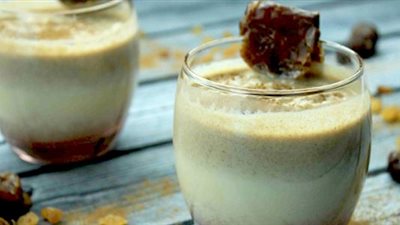 طريقة مميزة لعمل البلح باللبن (فيديو)