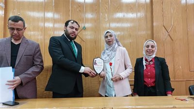 وكيل صحة الإسماعيلية يكرم النماذج المتميزة من فِرق تنظيم الأسرة (صور) 