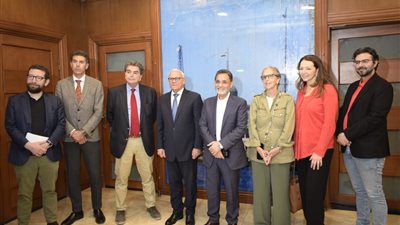 محافظ بورسعيد يلتقي وفدا فرنسيا يضم سياسيين وكتابا وصحفيين (صور)