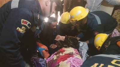 الشرطة تساعد مريضة وتنقلها من مسكنها للمستشفى بالإسكندرية 