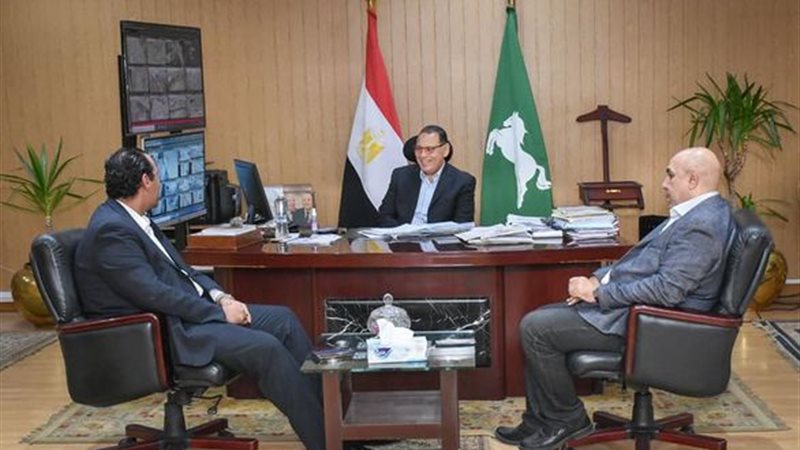 المحافظ يلتقي بنواب