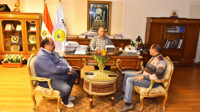 اجتماع محافظ أسيوط،