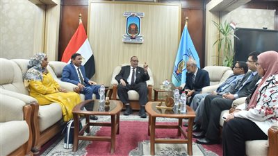 رئيس جامعة الأقصر يستقبل فريق الجودة التابع للتعليم العالي 