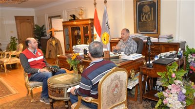 محافظ أسيوط يتابع تطوير 39 نقطة إسعاف بقرى حياة كريمة 