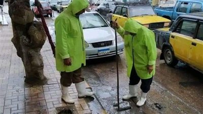 انتشار سيارات الصرف الصحي في شوارع وميادين الإسكندرية (صور) 