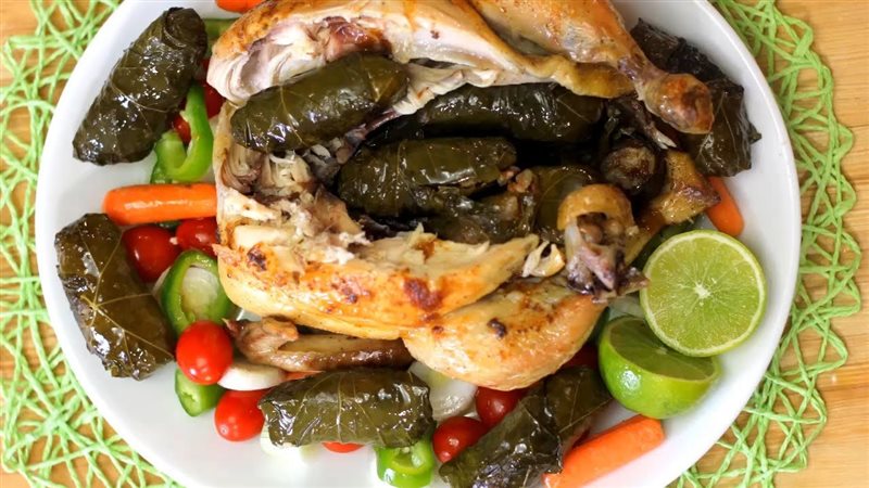 فراخ محشية ورق عنب،