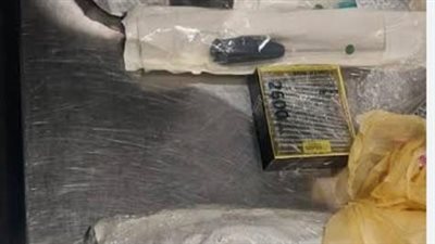 ضبط 21 ألف وحدة من مستلزمات طب العظام بحوزة راكب بمطار القاهرة 