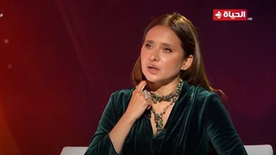 نيللي كريم تكشف سر زواجها في عمر الـ17 عاما ومشكلتها مع نجلها (فيديو) 