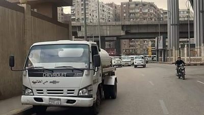 انتشار عربات شفط مياه الأمطار في شوارع الجيزة