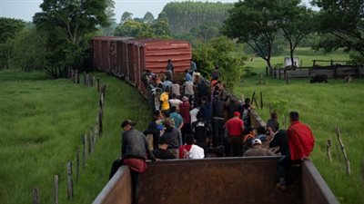 نهاية مأساوية لمهاجرين في تكساس، اختنقا في قطار