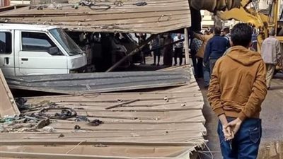 انهيار موقف سيارات بسبب الرياح في دكرنس بالدقهلية (صور)