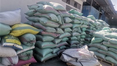 حملة على المصانع العشوائية تضبط أطنان من المواد المغشوشة (صور)