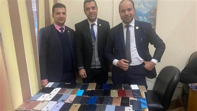 جمارك مطار القاهرة تضبط 61 تليفون محمول مع راكب (صور) 