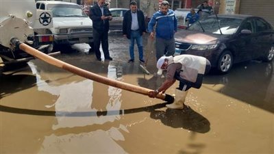 انتشار معدات رفع مياه الأمطار في شوارع الفيوم