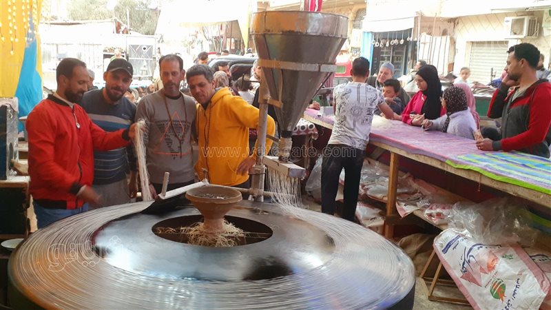 إقبال على شراء الكنافة