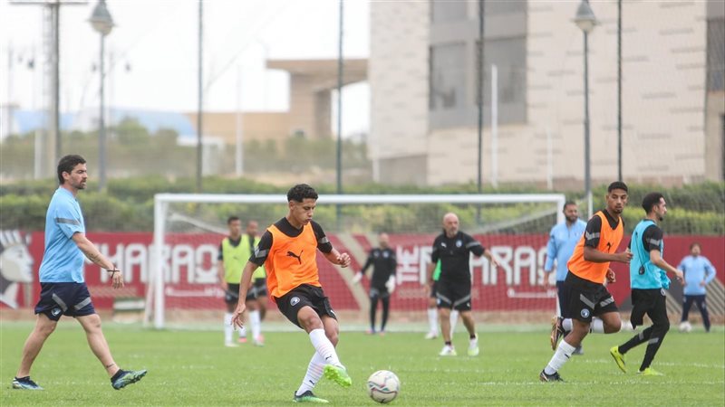 بيراميدز، فيتو