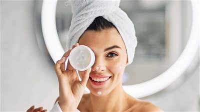 طرق العناية ببشرتك ويديك في شهر رمضان