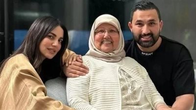 أول ظهور لـ درة وزوجها مع حماتها 