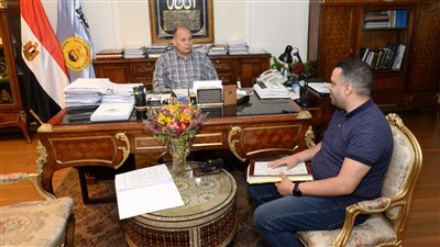 محافظ أسيوط يوافق على طلبات إجازات وإعارة ونقل لعاملين بمديرية الشئون الصحية