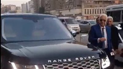 مرتضى منصور يصل منزله ( صور)