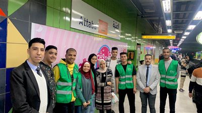  لحظة توزيع وجبات الإفطار علي الصائمين في المترو (صور) 