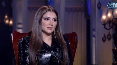 مي عمر تكشف مشكلة حلا شيحة الحقيقية (فيديو)