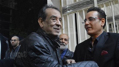 صلاح الشرنوبي ولقاء سويدان يؤديان واجب العزاء في والد محمد رحيم (صور)