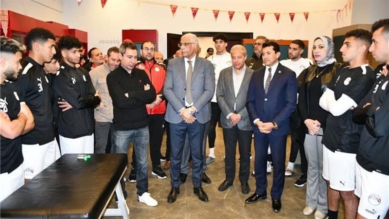 وزير الرياضة يهنيء